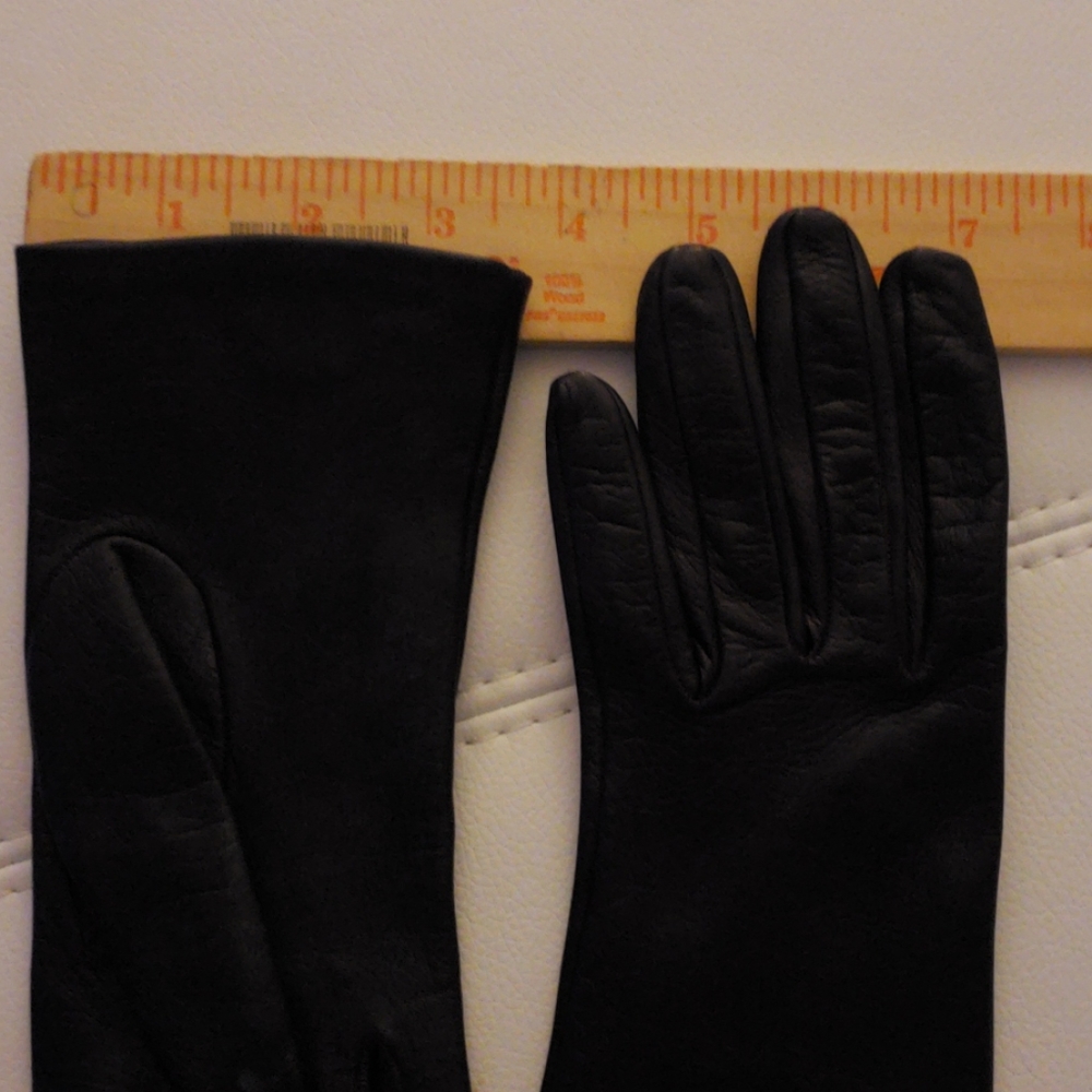 Gloves - Picture 3 of 6